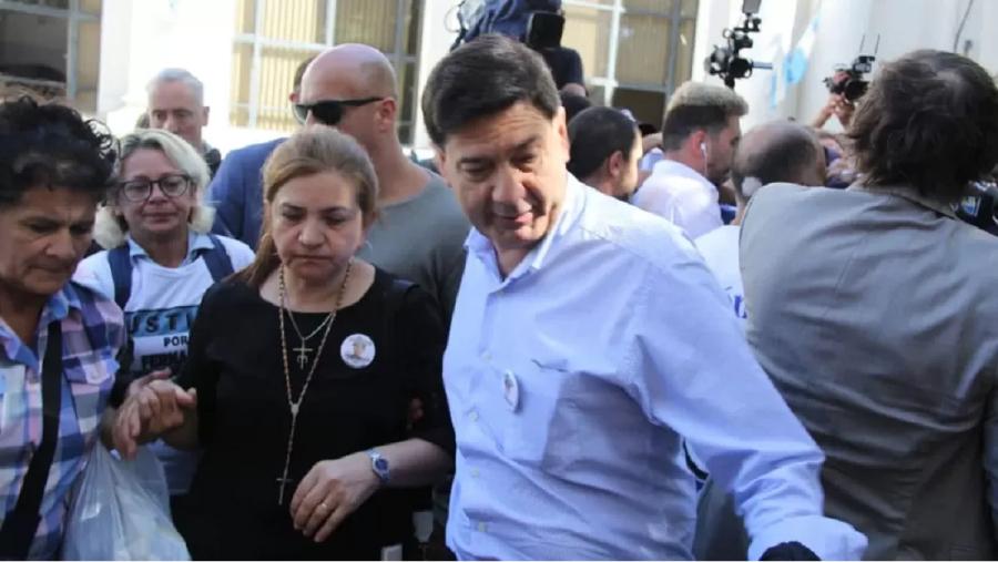 Los padres de Fernando saliendo de la primera audiencia del juicio.