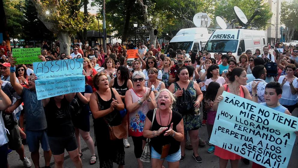 Vecinos de Zárate, la ciudad de los rugbiers, también pidieron Justicia por Fernando.