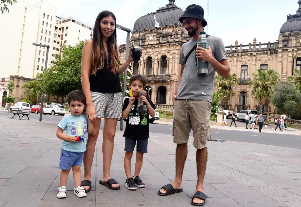 DE REGRESO. Fernando Pérez es tucumano y convenció a Sheyla Maidana y a sus hijos de visitar la provincia. la gaceta / fotos de josé nuno 