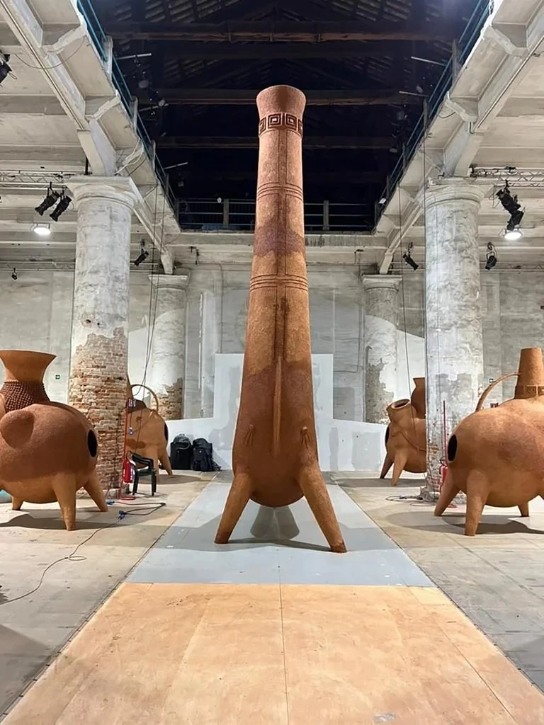 LA FAMILIA. Este conjunto de piezas, hornos de barro, miden entre seis y tres metros y pesan más de 300 kilos, ya tienen su propio pabellón. foto jorge figueroa