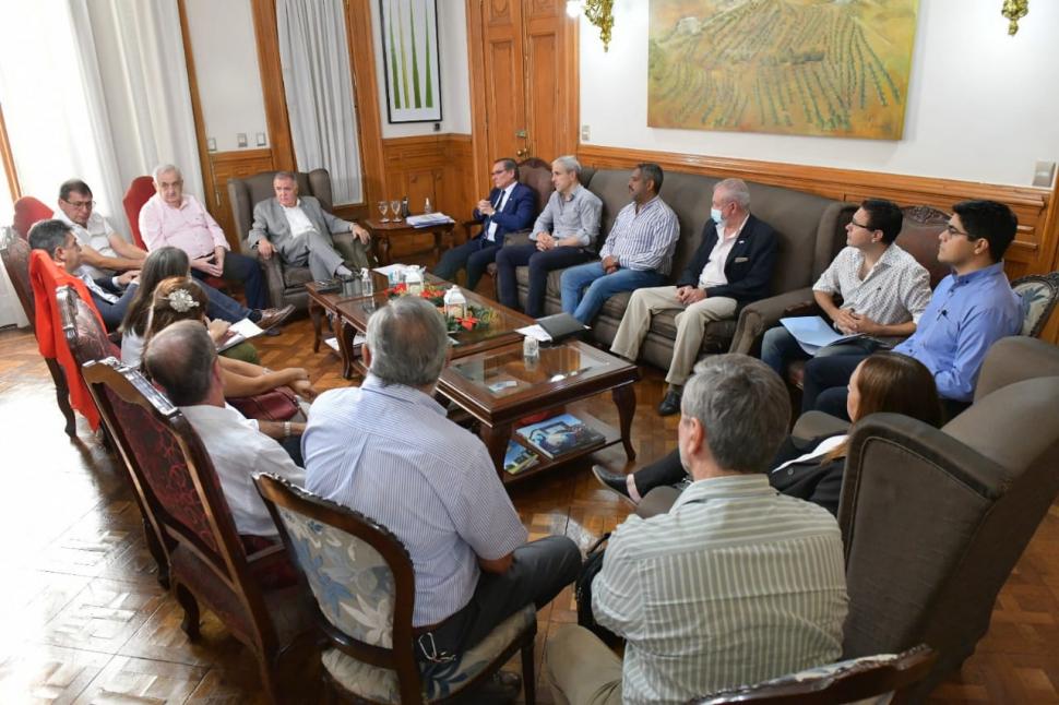 DEBATE. La reunión con el comité se realizó ayer en Casa de Gobierno y estuvo encabezada por e mandatario. twitter @OsvaldoJaldo