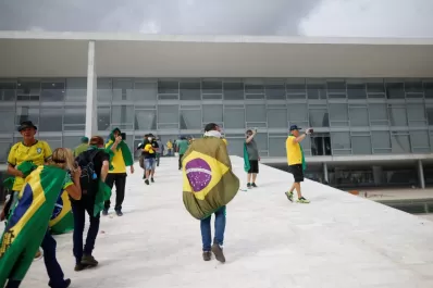 La Justicia le dio un plazo de 10 días a Bolsonaro para que declare sobre los disturbios en Brasilia