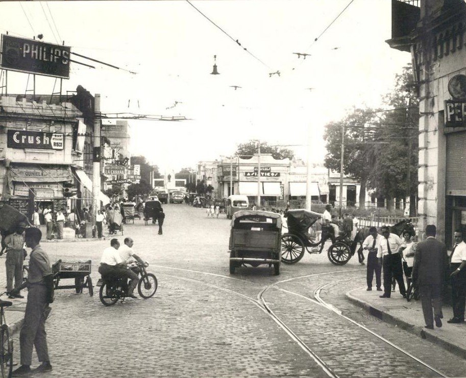 PLAZA LA MADRID. La zona conocida como el Bajo era, un siglo atrás, un imán para los yuteros junto con la estación de trenes. 
