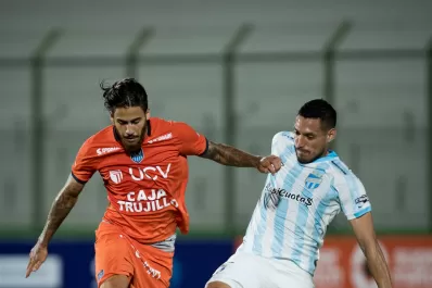 Atlético cayó sobre la hora en su primer amistoso