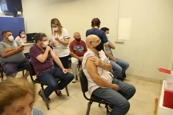 Contra la covid-19: ampliaron también la vacunación a menores de 18 años