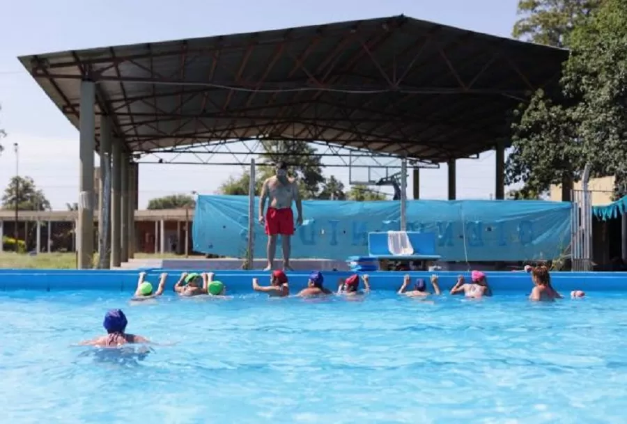 Arrancaron las actividades de pileta y talleres de verano