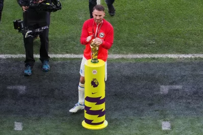 Alexis Mac Allister fue homenajedo por los hinchas del Brighton: Nuestro campeón