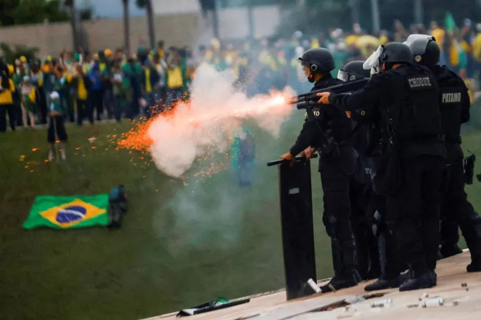 ASONADA. El domingo, bolsonaristas ocuparon edificios del Estado. reuters