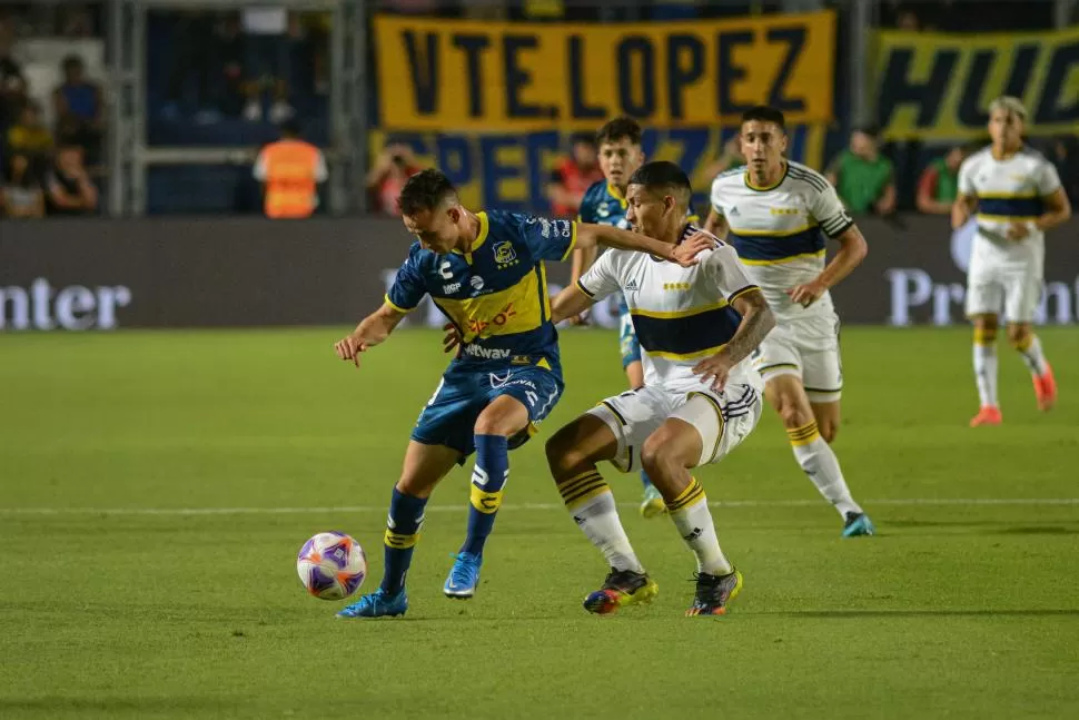 AFINAR LA PUNTERÍA. Boca tuvo varias chances claras en el segundo tiempo, pero falló en la estocada. Un lujo que no podrá darse el viernes, contra Racing. 