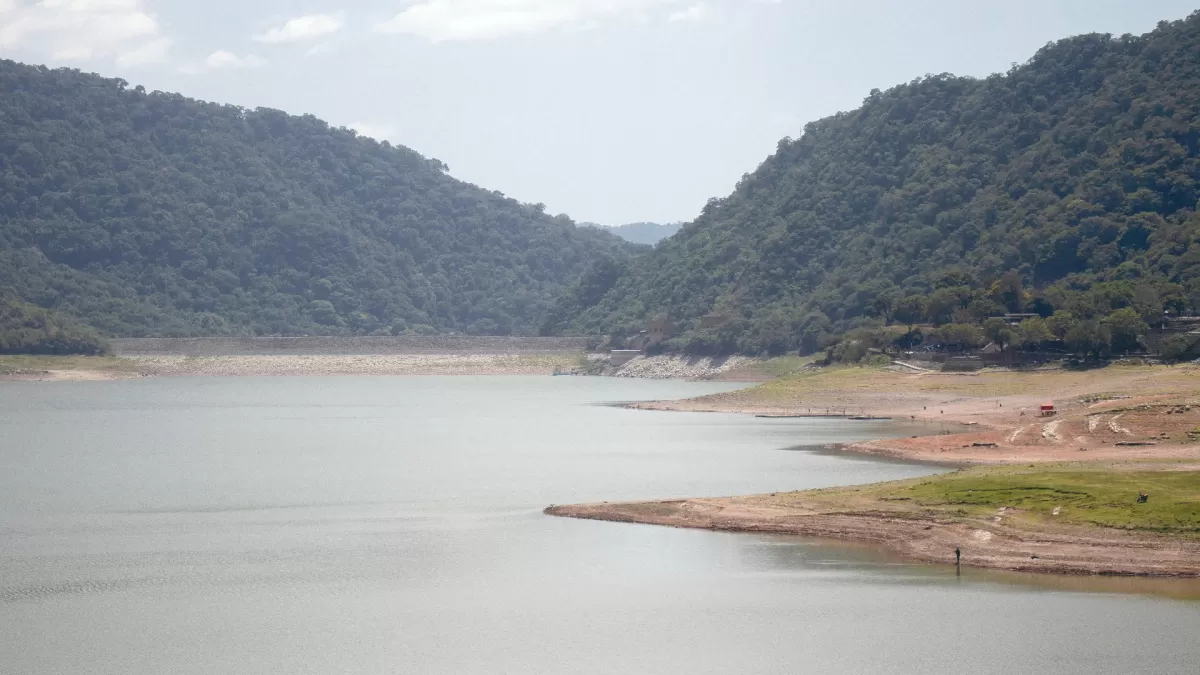 VACÍO. Actualmente, el nivel de agua del dique es muy bajo.