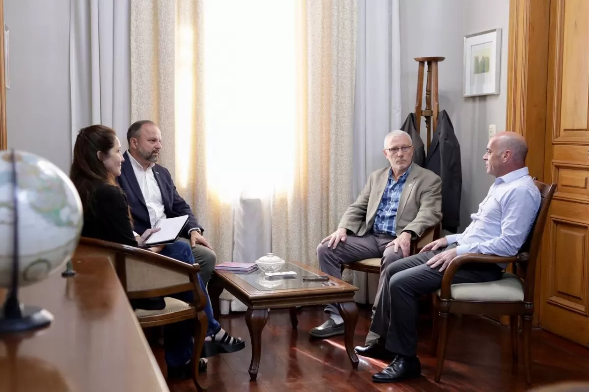 Juan Pablo Lichtmajer, mantuvo un encuentro con el director del Conicet NOA Sur, Atilio Castagnaro; y el asesor de proyectos, Dirk Trotteyn,