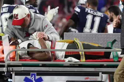 Imágenes sensibles: Un jugador de la NFL sufrió una conmoción cerebral en pleno partido