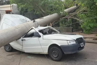 Un fuerte temporal en Catamarca dejó daños materiales y una pareja se salvó de milagro