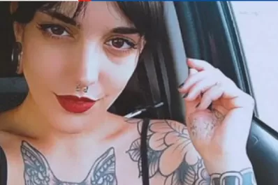 No le permitieron entrar al almacén por cómo estaba vestida: “Bienvenidos al 1800″