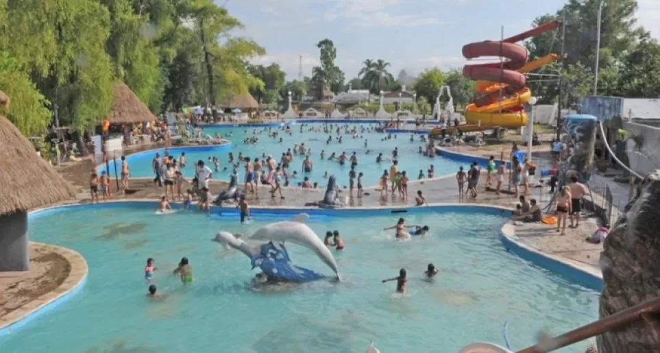 Vacaciones en Tucumán: las impresionantes fotos del balneario de Famaillá y su lleno total