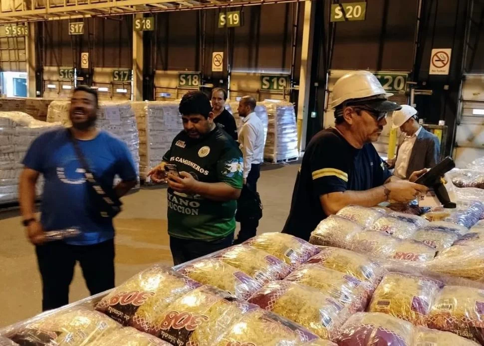CONTROLES. En Buenos Aires, dirigentes del sindicato de Camioneros anunciaron que realizarán operativos para fiscalizar el stock de productos. @infocamioneros 