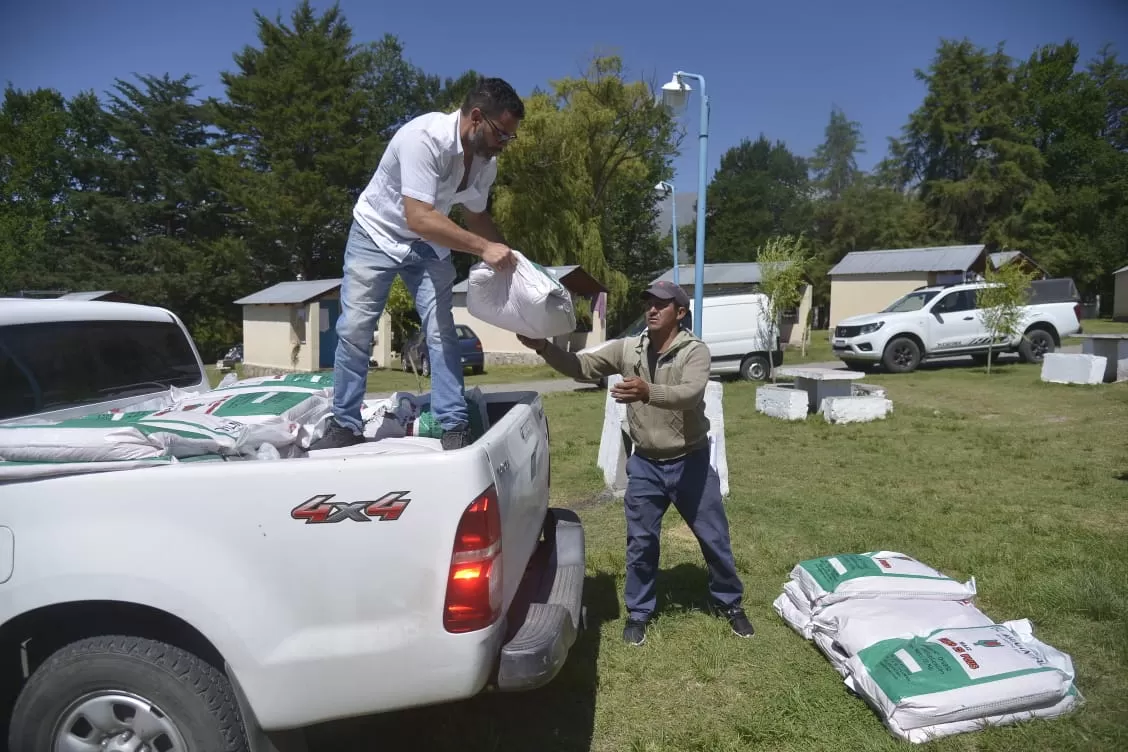 La Provincia entregó semillas a productores ganaderos de los Valles Calchaquíes