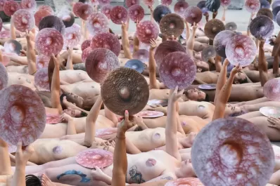 Facebook e Instagram revisarán la prohibición de mostrar los pezones en las mujeres