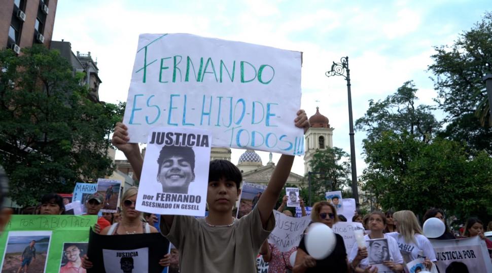 SÍMBOLO. Las velas fueron un denominador común durante la marcha en reclamo por Justicia.  