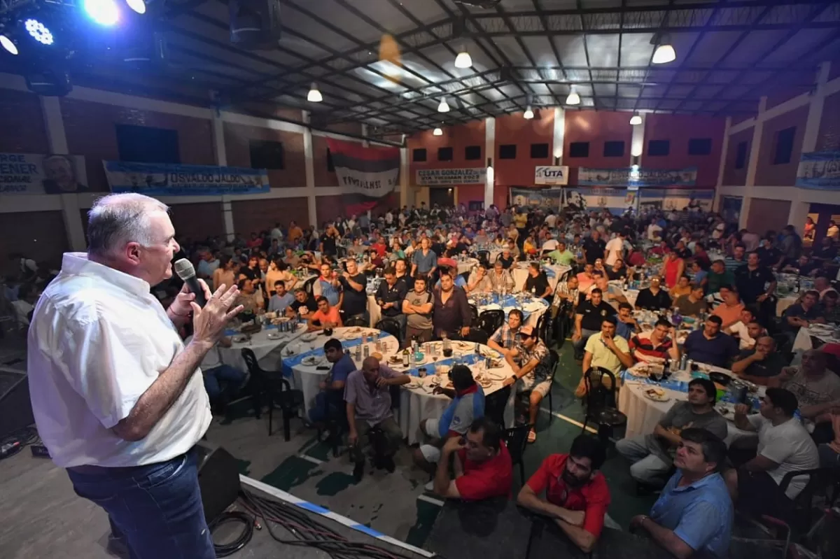 Jaldo con los trabajadores de UTA.