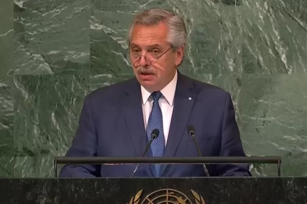 Alberto Fernández y un auto destartalado con rumbo a ninguna parte