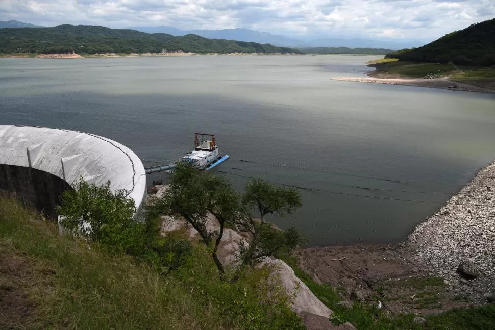 PRESA DAÑADA. Se detectaron filtraciones y comportamientos anómalos en sectores del dique Celestino Gelsi. la gaceta / foto de DIEGO ARAOZ 