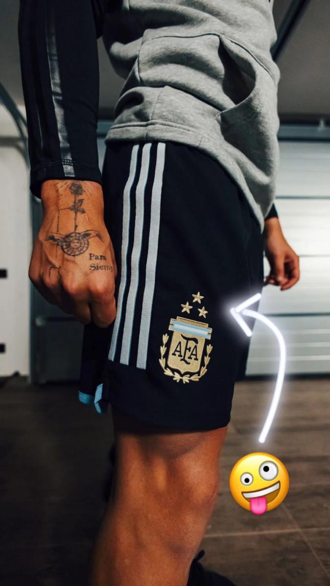 Paulo Dybala publicó una foto con el short de la Selección con las tres estrellas y se viralizó en las redes