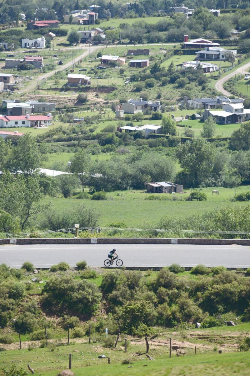 POR TODOS LADOS. Para muchos turistas, las bicicletas son el transporte predilecto para viajar a diferentes puntos de los cerros.