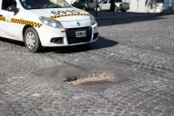 Los agujeros y los charcos que todos conocen y que hace años aprendieron a esquivar