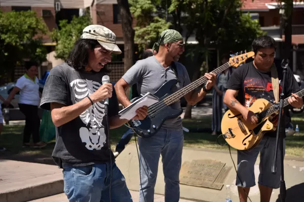 Knock Out, la banda que surgió entre pacientes del Obarrio y sueña con telonear a Rata Blanca