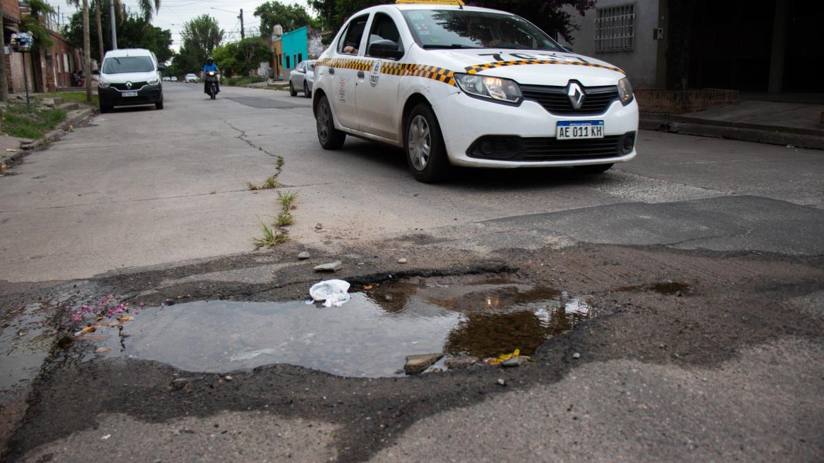 Los agujeros y los charcos que todos conocen y que hace años aprendieron a esquivar