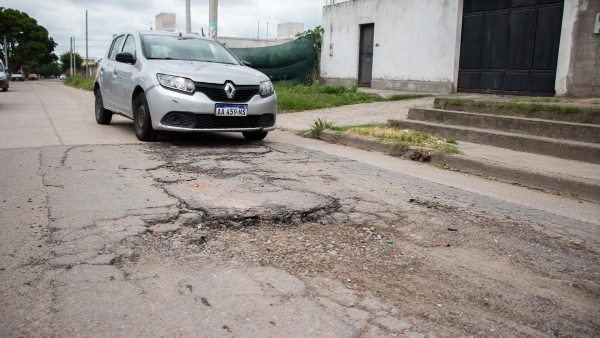 Los agujeros y los charcos que todos conocen y que hace años aprendieron a esquivar