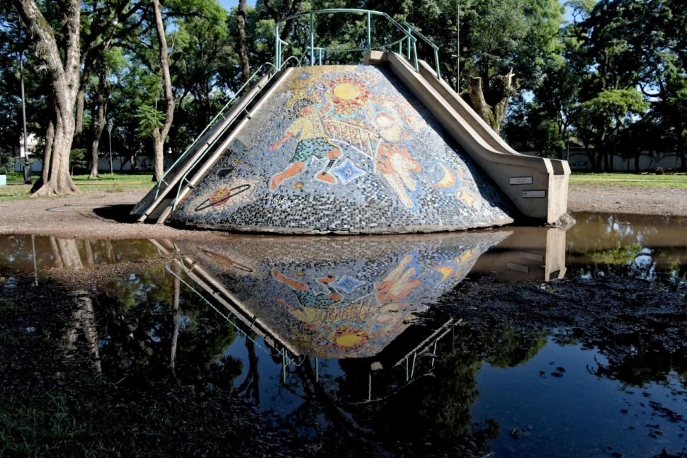 JUEGOS. El Parque Avellaneda fue tapado por el agua en varios sectores twitter damian miroli