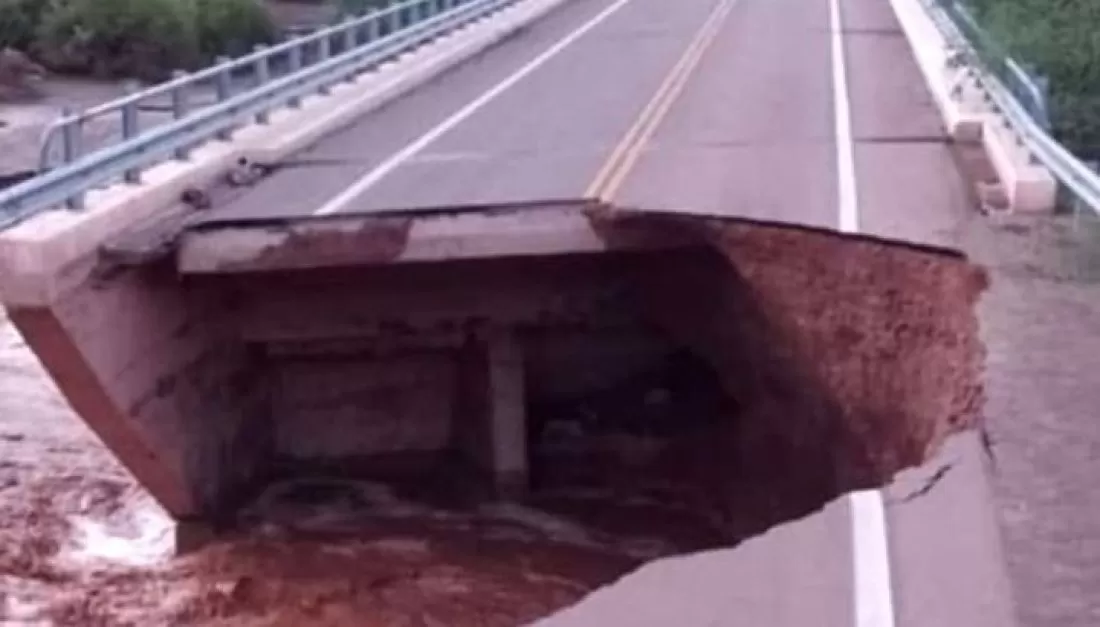 Se derrumbó un puente de la ruta turística que lleva a Cafayate.  