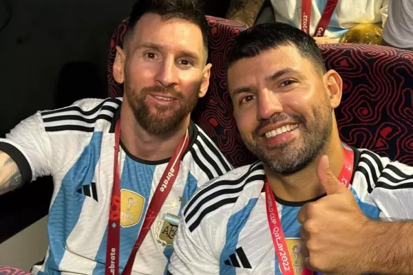 El Kun Agüero quiere volver a jugar con Lionel Messi: “Tiene las puertas abiertas de mi equipo”