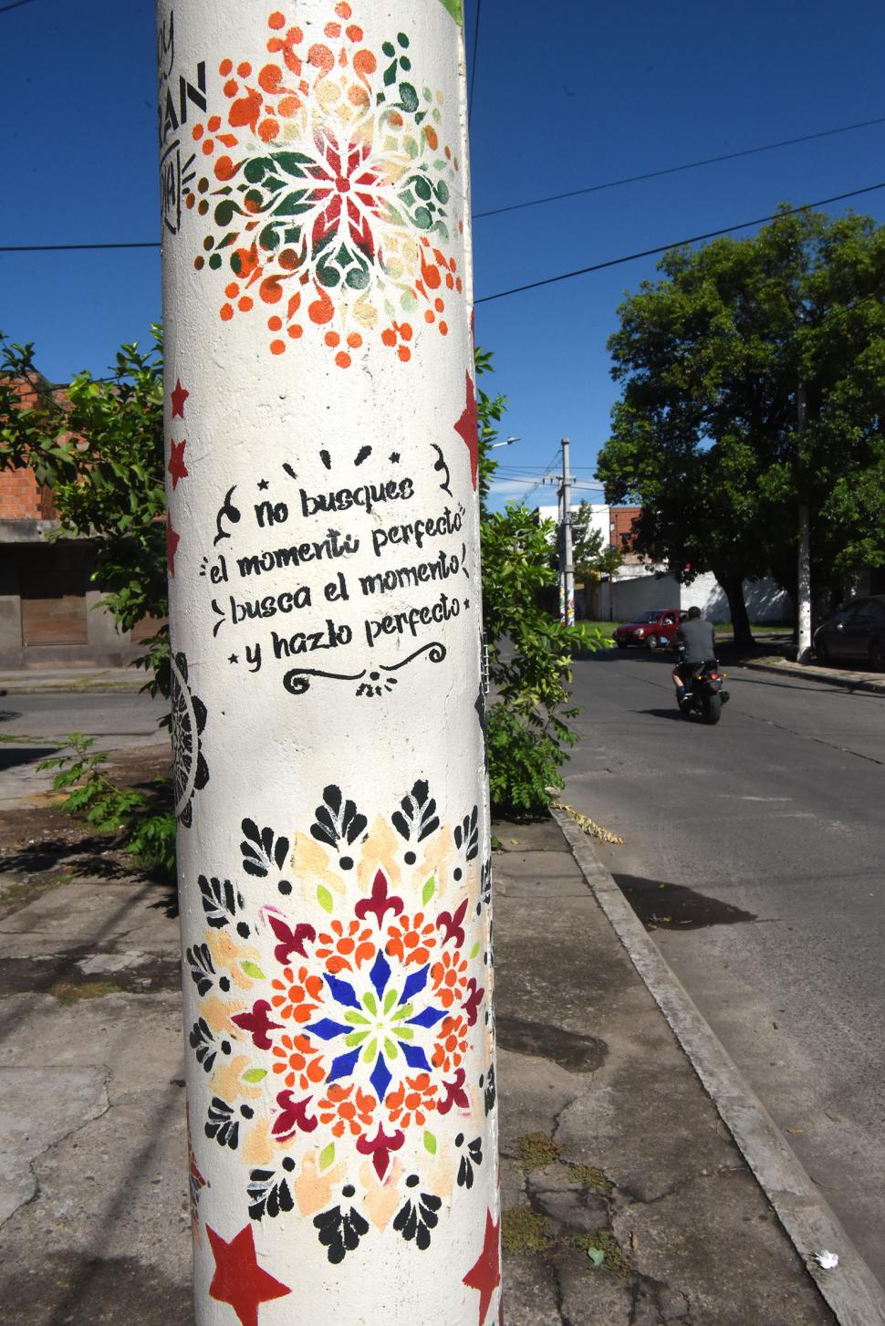 HECHO HISTÓRICO. Una imagen que representa la Batalla de Tucumán, peleada en La Ciudadela, justamente, y que está sobre la calle Pellegrini.