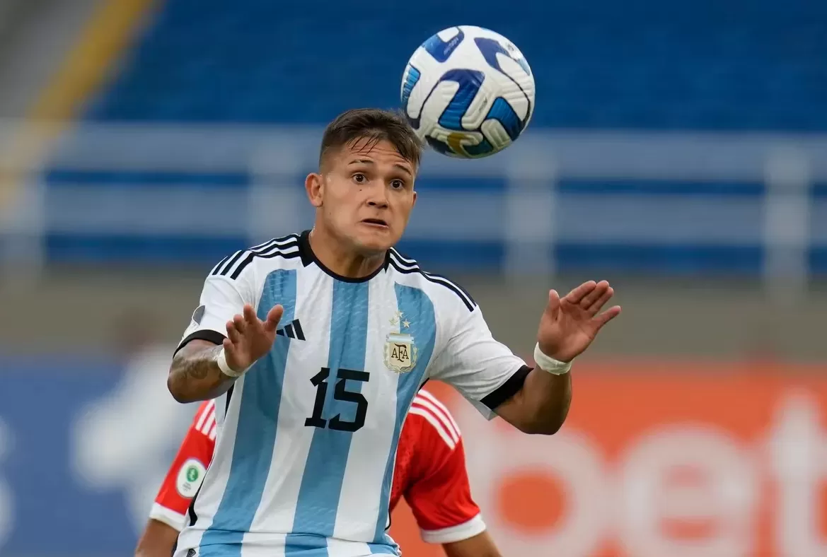 Axel Encinas fue una de las sorpresas en el equipo titular de la Argentina ante Perú