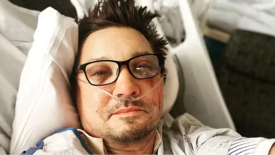 Jeremy Renner internado luego de su grave incidente.