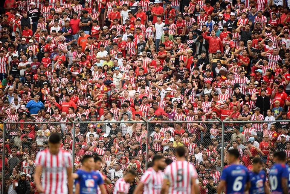 A ESTADIO LLENO. La hinchada pudo ver al “Santo” por primera vez en el año la gaceta / foto de diego araoz