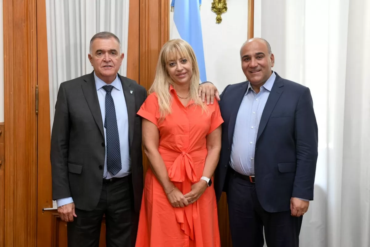 CON LOS CONDUCTORES DEL PJ LOCAL. Chahla, junto a Jaldo y a Manzur. Foto de Comunicación Pública