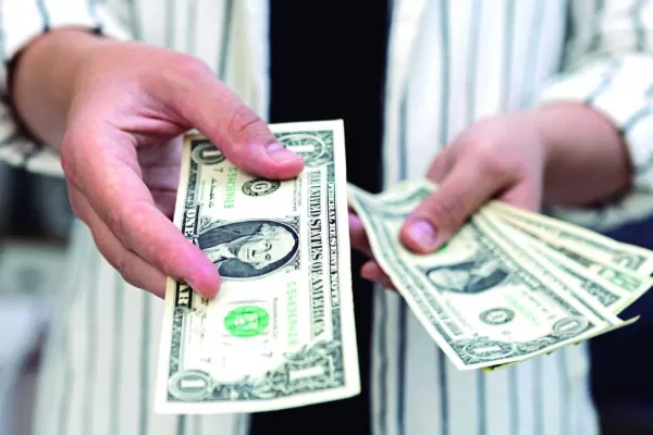 El blue sigue subiendo y ya alcanza al dólar Qatar