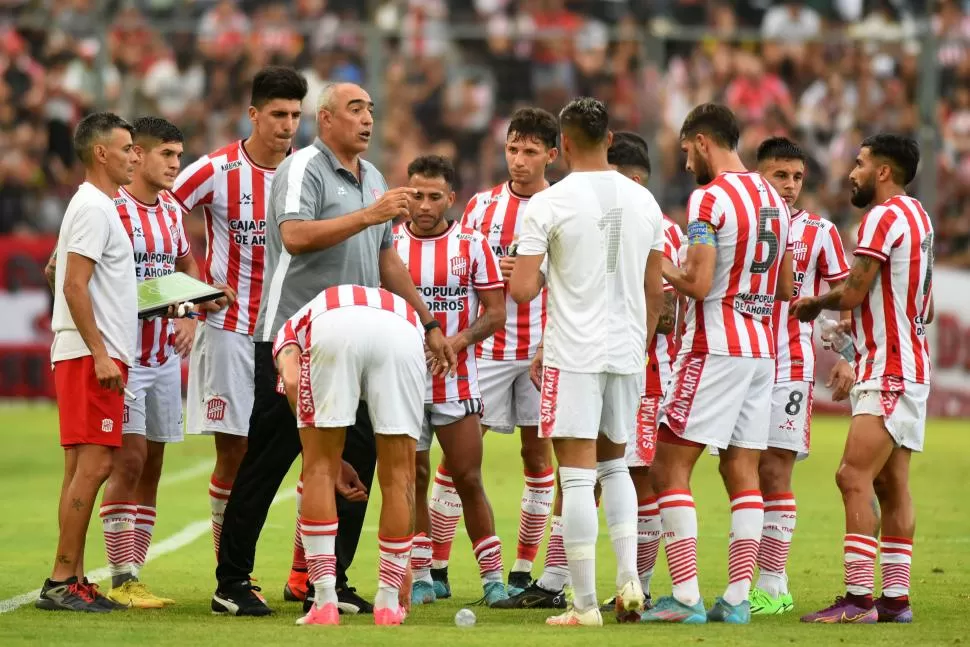 OPTIMISTA. A pesar de las bajas, Delfino no desvía la mirada del objetivo y trabajará en la semana para terminar de idear el equipo del debut. LA GACETA / FOTO DE DIEGO ÁRAOZ