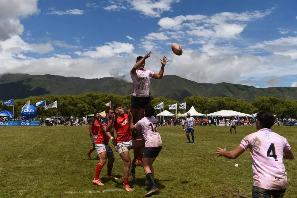 EN LAS ALTURAS. El nivel de los equipos promete un gran torneo. 