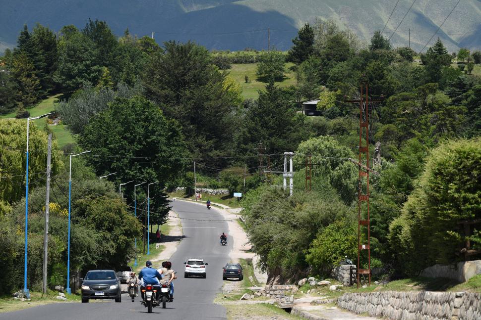 TRÁNSITO INTENSO. Así lucieron las calles tafinistas, especialmente los fines de semana. En este caso, una postal de La Banda.