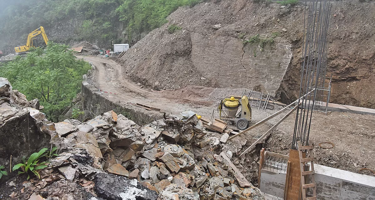 EN EL RULO. Están en ejecución los trabajos para la construcción de un nuevo puente vehicular en la ruta 338. 