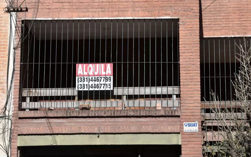 NADIE A SALVO. Los inquilinos también sufrirán aumentos de hasta un 80% en la actualización de contratos. LA GACETA / FOTO DE INÉS QUINTEROS ORIO