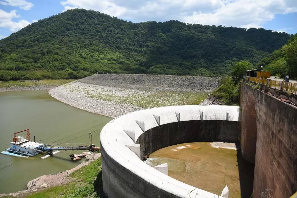 EL CADILLAL. El embalse corre riesgo por una fisura, según reveló un informe, por lo que se requieren obras. la gaceta / foto de diego araoz