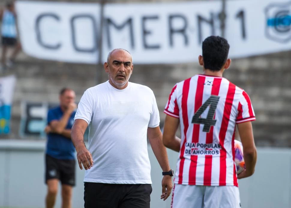 MÁS QUE CONFORME. “Grandote” pidió muchos refuerzos, los probó y ahora comenzará a diagramar el “11” que debutará en Río Cuarto, ante Estudiantes, en el debut de la Primera Nacional  