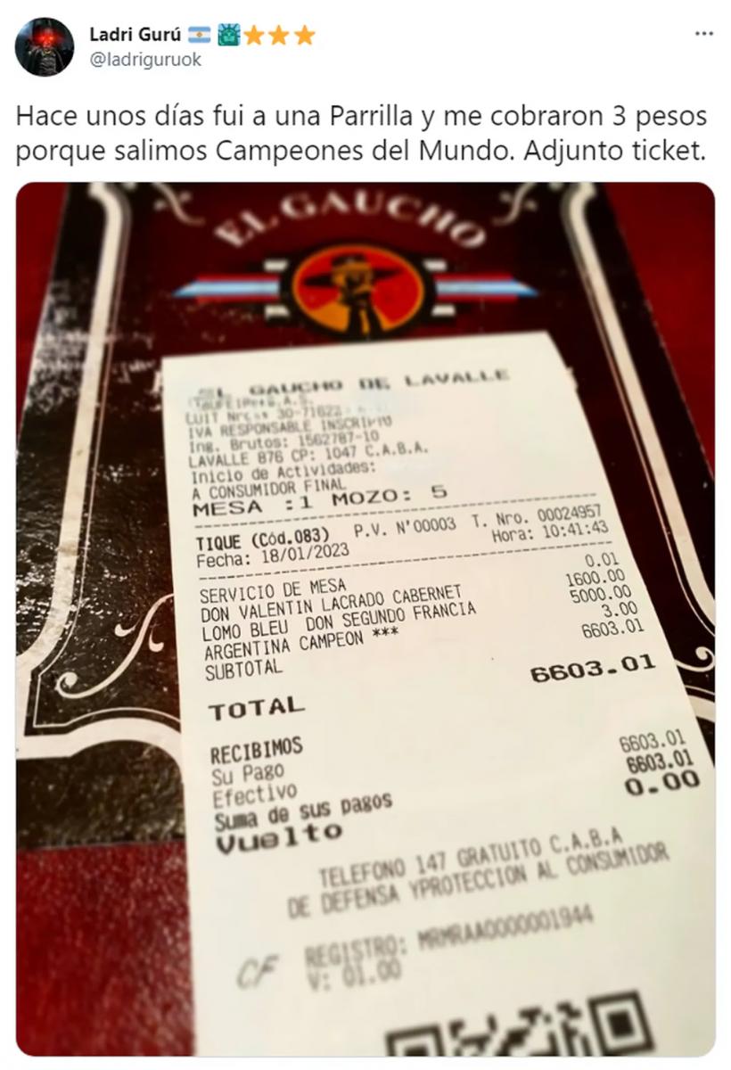 El ticket de una parrilla que se volvió viral por cobrar un recargo por “Argentina campeón del mundo”