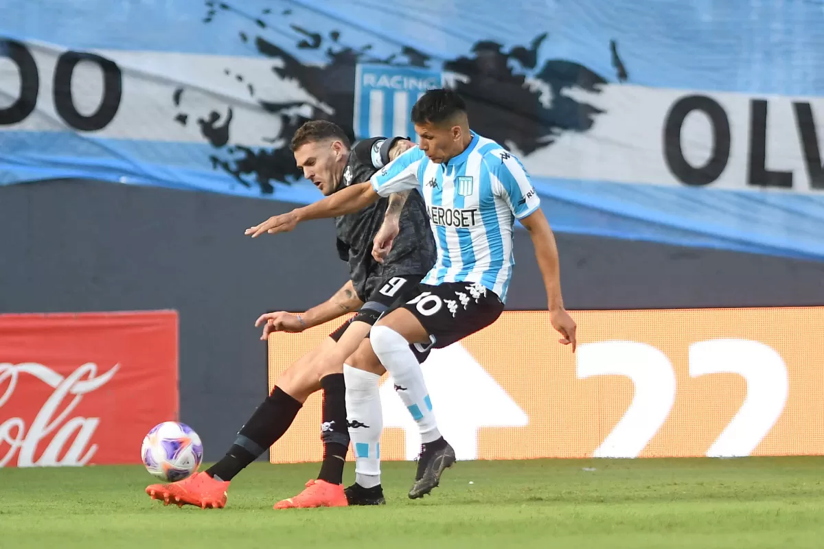 PRIMERA FECHA. Racing no pudo con Belgrano de Córdoba en el Cilindro de Avellaneda.